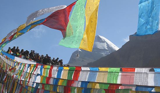 Trekking um Kailash mit Everest BC während Saga Dawa Festivals 2027